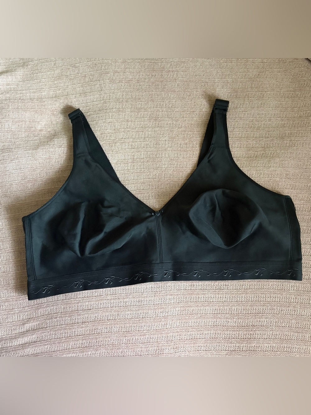Cacique Black Wireless Smooth-Cup Bra Sz 46DDD